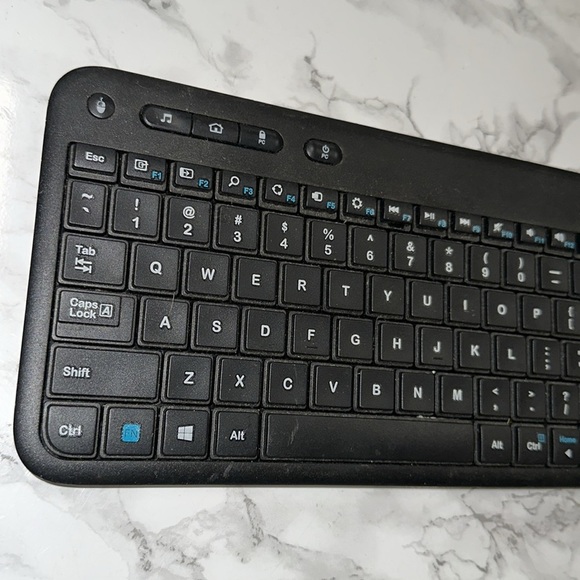 Logitech Black Wireless K400R USB compact Keyboard, 3.5 inch Integrated Touchpad - Picture 8 of 11